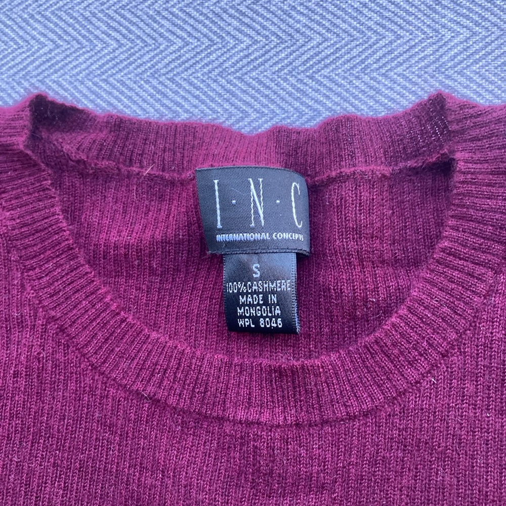 INC International Concepts Woman’s Maroon Sweater
For woman